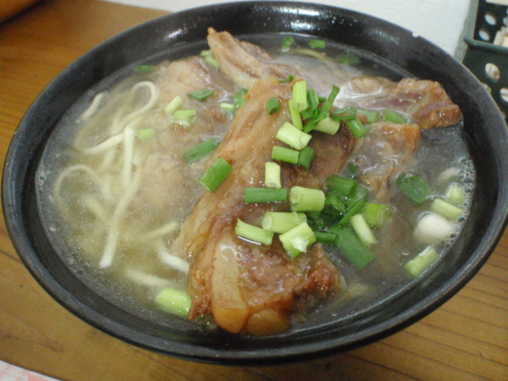 亀かめそばのソーキそば