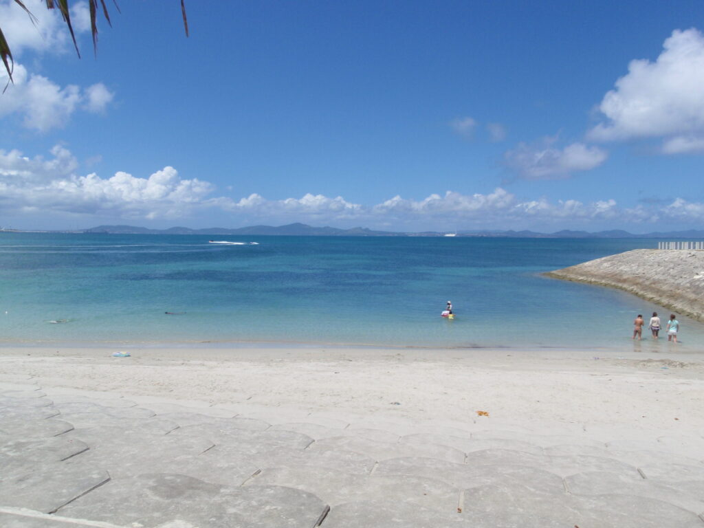 海中道路のビーチ