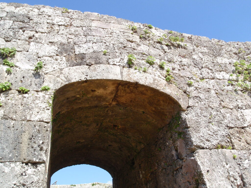 完璧なアーチ石門