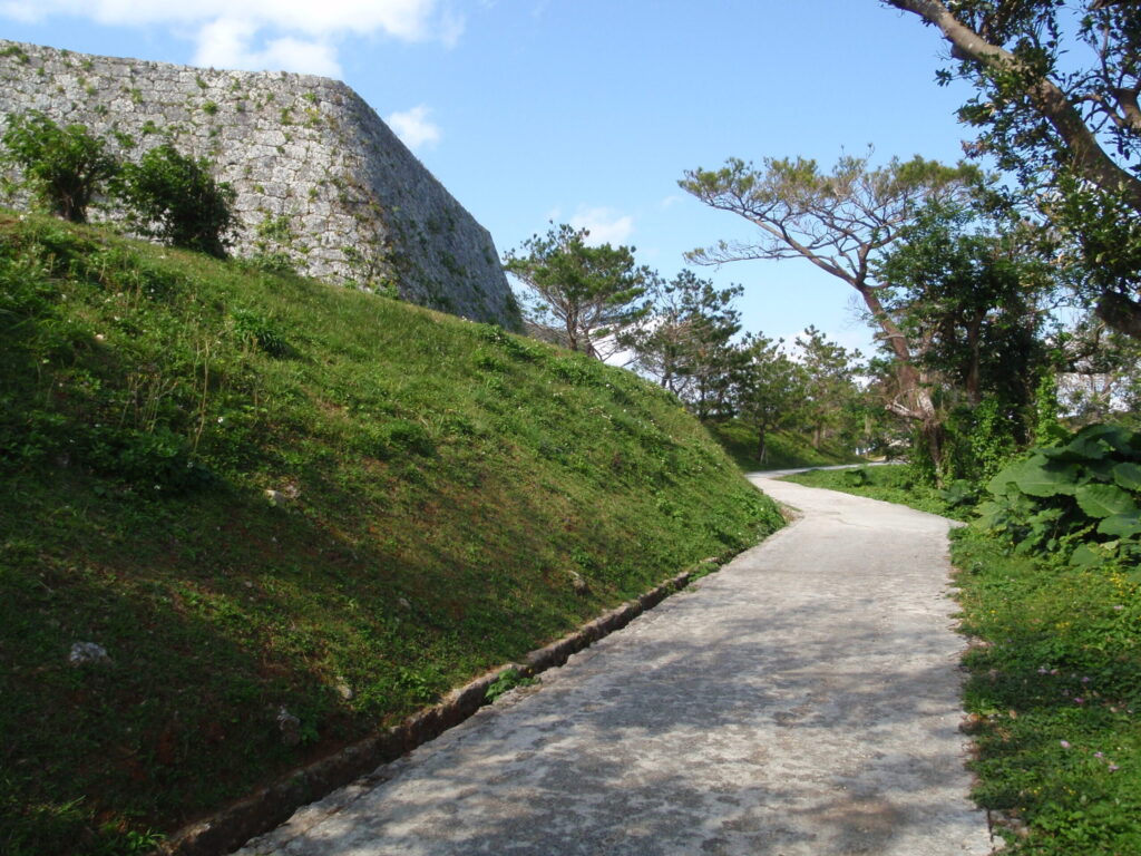座喜味城公園の散策