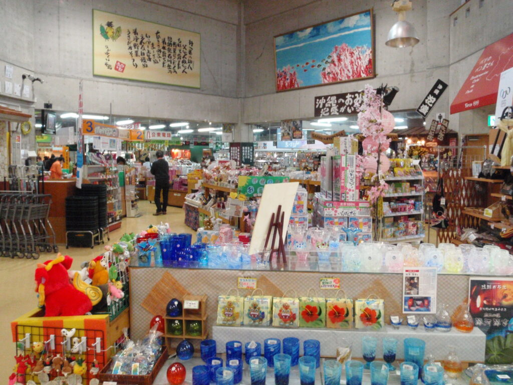 沖縄限定お土産が充実