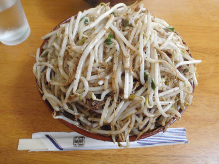 前田食堂 名護店の牛肉そば