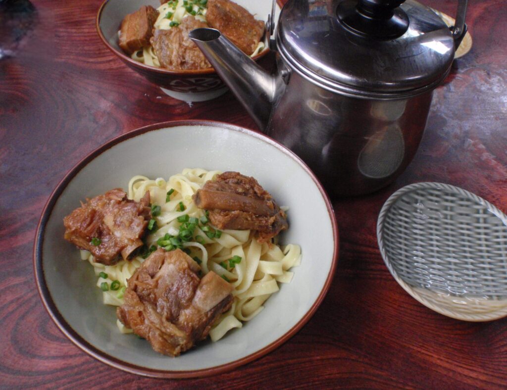 八重食堂の沖縄そば