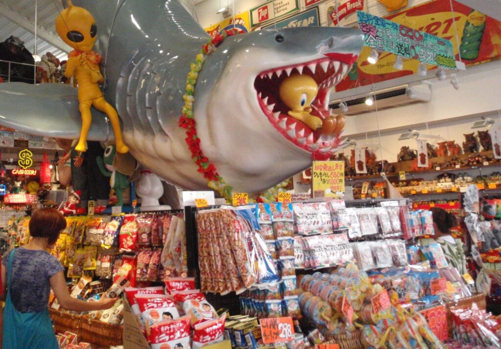 国際通りでお土産探し