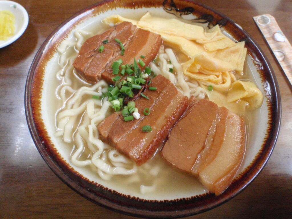 浜屋そばの三枚肉そば