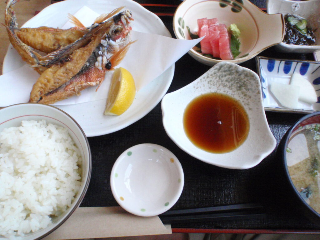 紀乃川食堂のグルクン定食